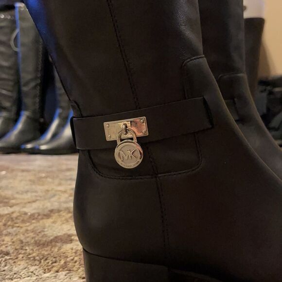 Michael kore - Picture 2 of 6